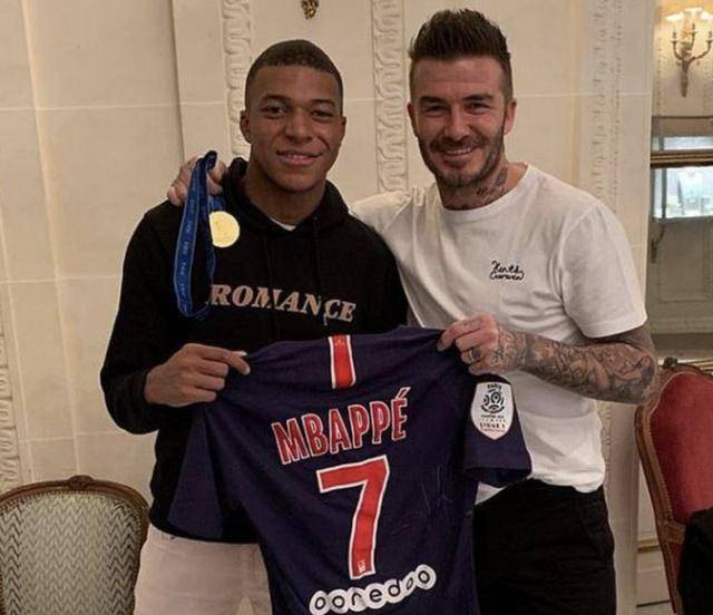 西甲半场：安东尼闪击，费兰戴帽，巴萨暂4-1贝蒂斯（西甲半场：安东尼先拔头筹，费兰戴帽，巴萨4-1暂领先贝蒂斯）