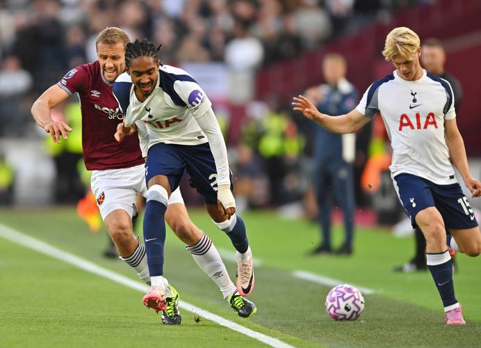 爱德华兹全场0失误！芬奇：把球扔向篮筐，那就不会失误了（爱德华兹整场零失误！芬奇打趣：把球往篮筐一扔，就没有失误了）