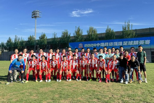 名记：字母最近向队友强调专注篮球的重要性，别被外界声音干扰（名记：字母哥近日提醒队友把心思放在篮球上，勿被外界杂音分心）