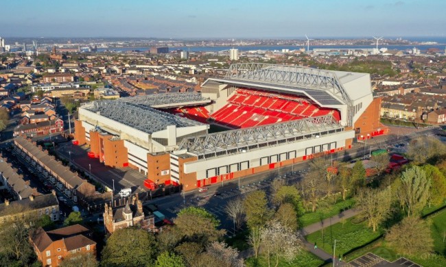 曼城英超33分紧追阿森纳，五项数据领跑联赛（曼城英超积33分紧逼阿森纳，五项数据位居联赛第一）