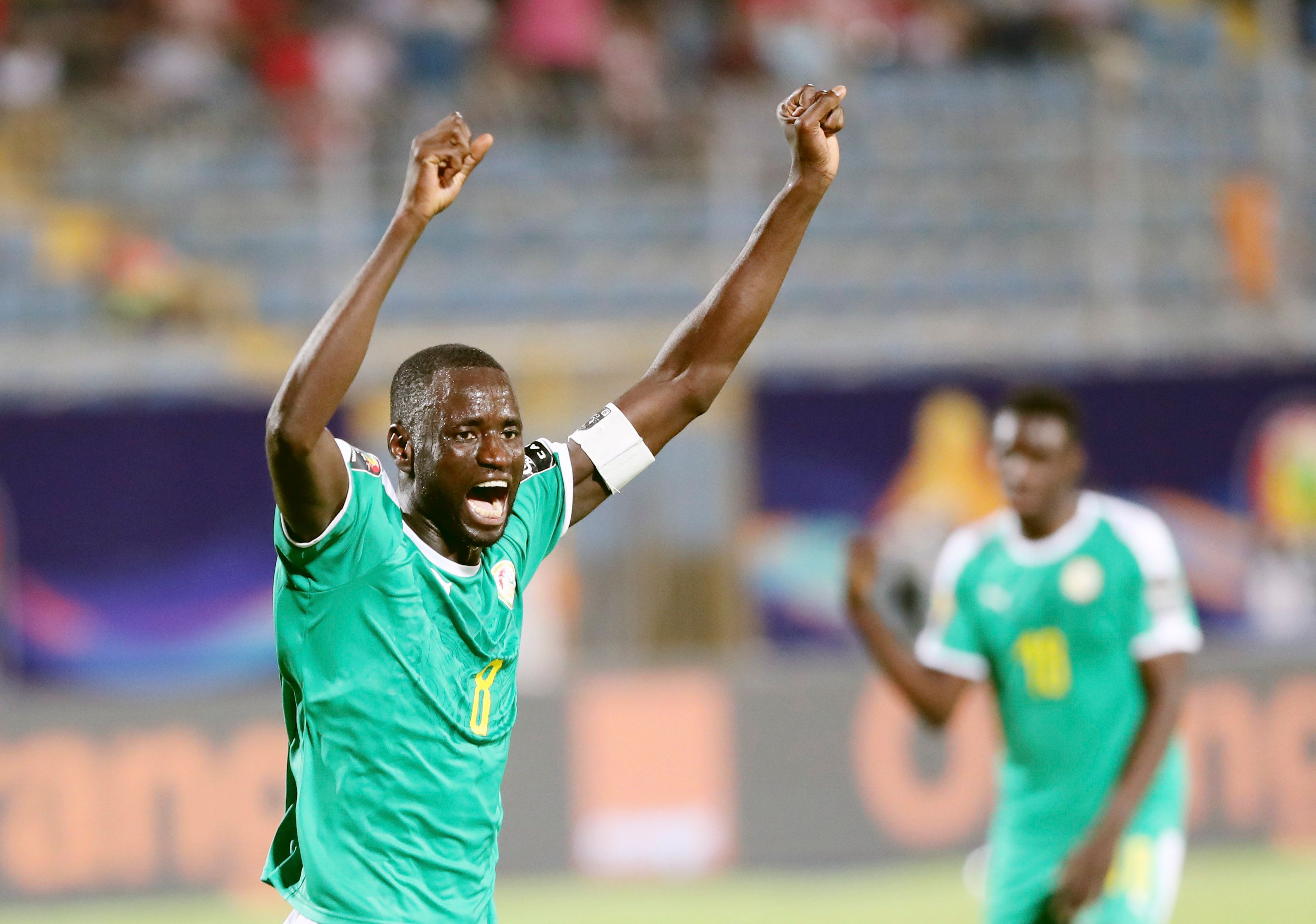 麦卡前女友：被麦卡甩掉后一个月，他和我朋友好了还带着我的狗（麦卡前女友爆料：分手仅一个月，他就和我朋友在一起还把我的狗带走）