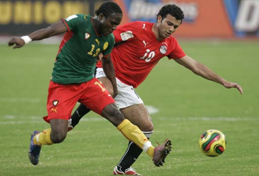 足球中超球队发布新赛季目标：冲击前四（中超球队公布新赛季目标：力争跻身前四）