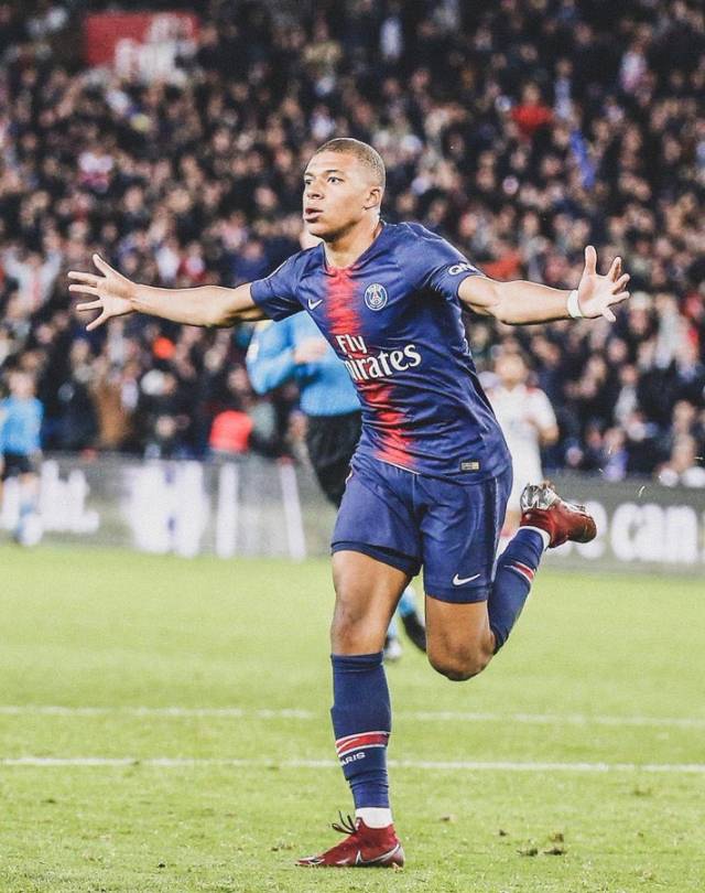 流量狂人摩根：借特朗普上位靠C罗大赚，习惯挖坑式采访（流量大V摩根：借特朗普走红、靠C罗捞金，拿手好戏是挖坑式采访）