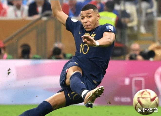 记者：世界杯抽签仪式开始前，大力神杯已经抵达华盛顿（记者：抽签仪式未启，大力神杯已抵华盛顿）