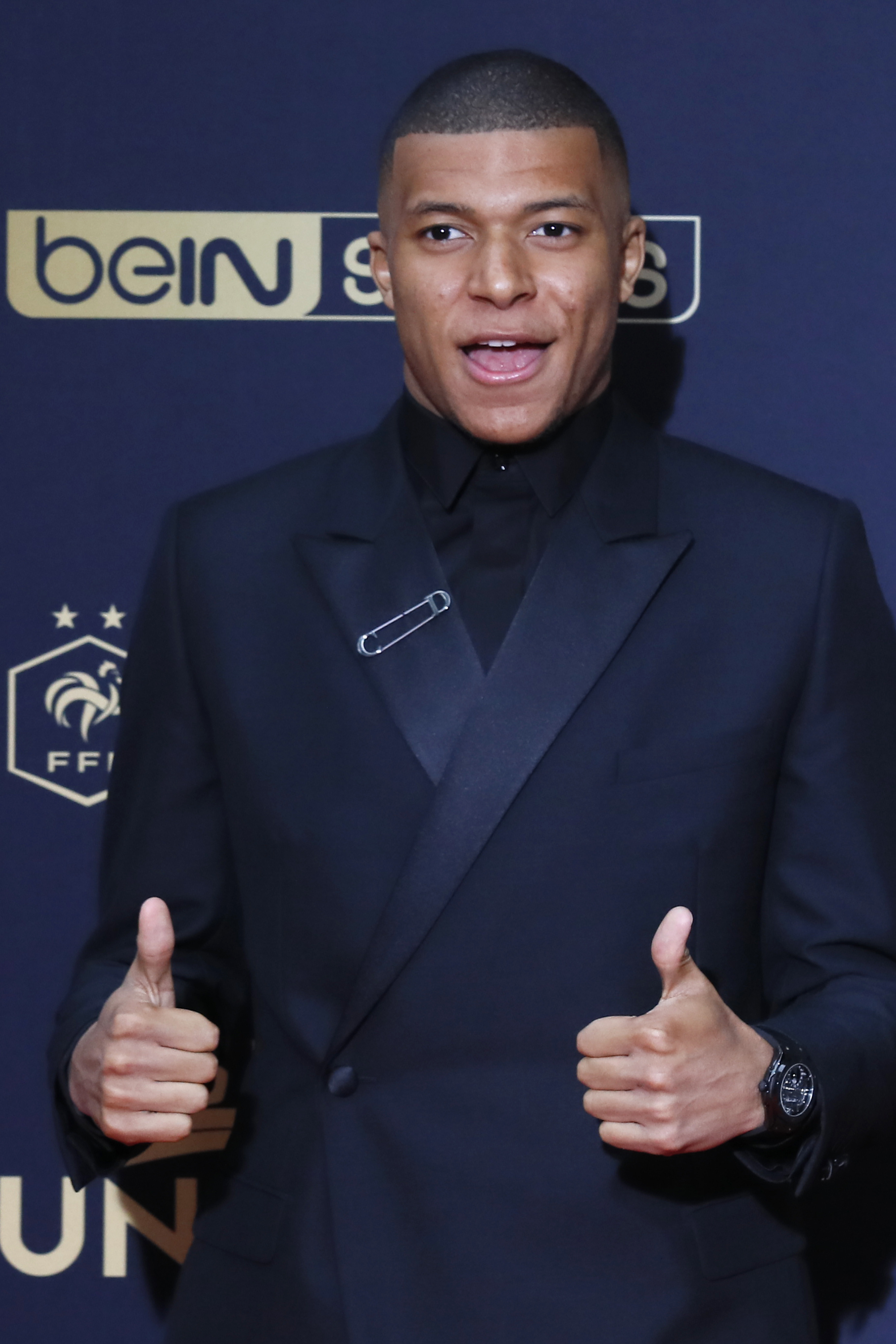 篮球与科技结合的未来（智能科技驱动的篮球新纪元）