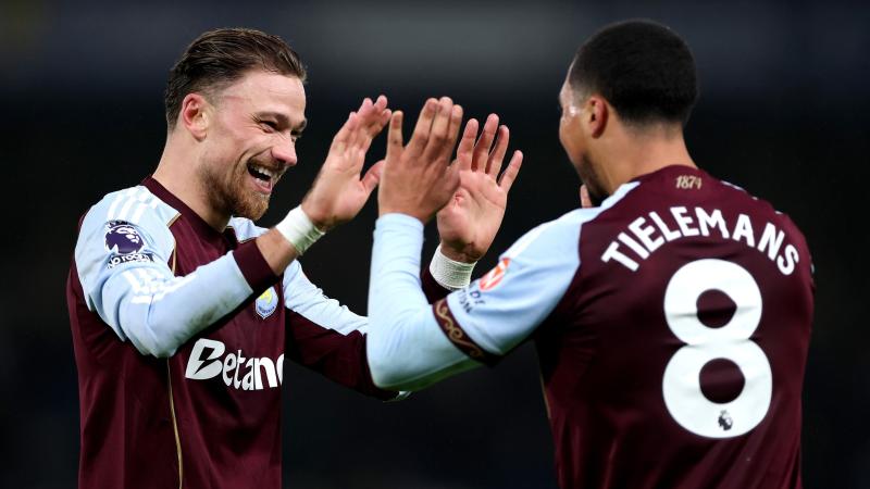 成都1-2河南赛中，阿奇姆彭遭看台球迷竖中指+骂黑鬼（成都1-2不敌河南，阿奇姆彭比赛中遭看台球迷竖中指及种族歧视辱骂）