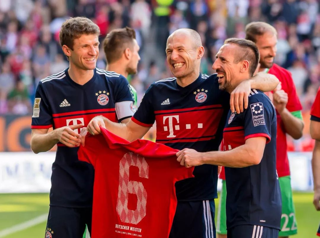 米堡官方：允许主帅爱德华兹与狼队谈判，已与后者达成协议条款（米堡官宣：主帅爱德华兹获准与狼队谈判，双方已就条款达成一致）